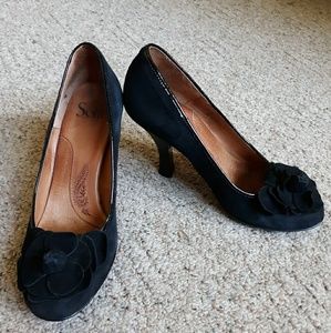 Sofft genuine suede pumps with flowers